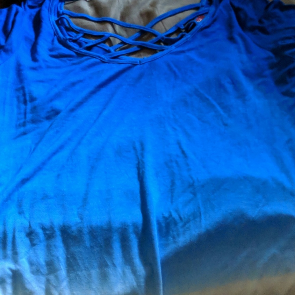 Tops - Picture 3 of 3